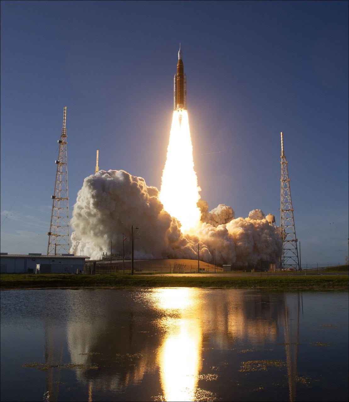 Artemis II rocket Liftoff