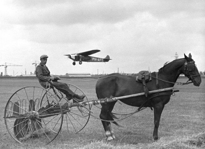 Horse carriage and Plane Comparison of the latest technology of the time