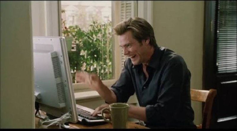 Jim Carrey in Bruce Almighty Typing Replies Quickly