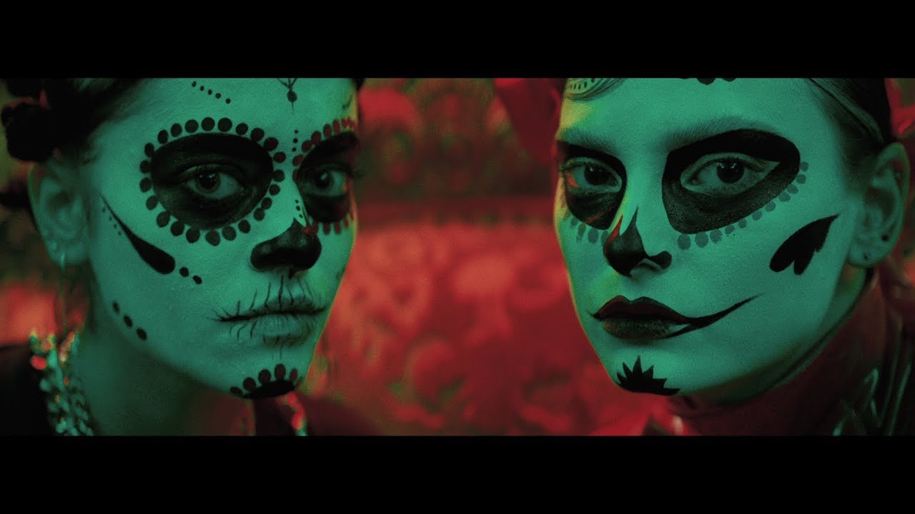 Smith & Thell - Hotel Walls: A Visual Metaphor for Transience  [with Lyrics]